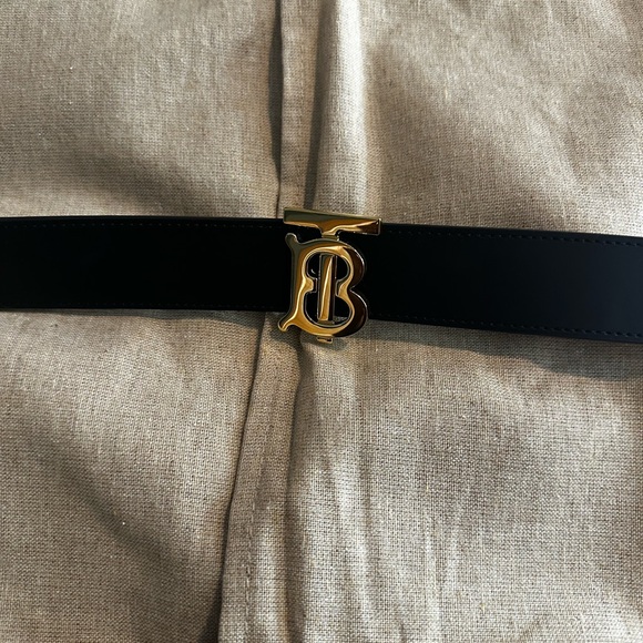 Leather reversible Burberry belt - Picture 2 of 5